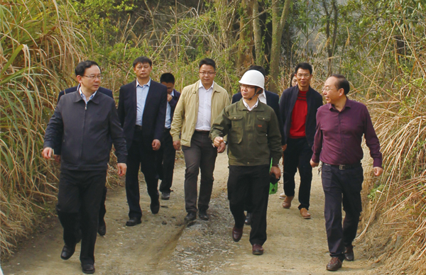 ?時(shí)任贛州市委常委、副市長(zhǎng)劉文華等一行調(diào)研我司龍南縣稀土礦山尾水收集治理項(xiàng)目