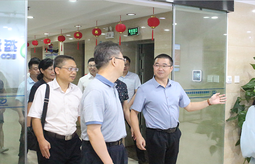 贛州市六大攻堅戰(zhàn)指揮部辦公室負責(zé)人劉建萍一行蒞臨挺進環(huán)保開展調(diào)研