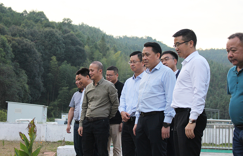 岑溪市稀土產(chǎn)業(yè)發(fā)展與礦山綜合治理考察組一行先后到我司龍南黃沙、定南上下營稀土尾水項目調(diào)研