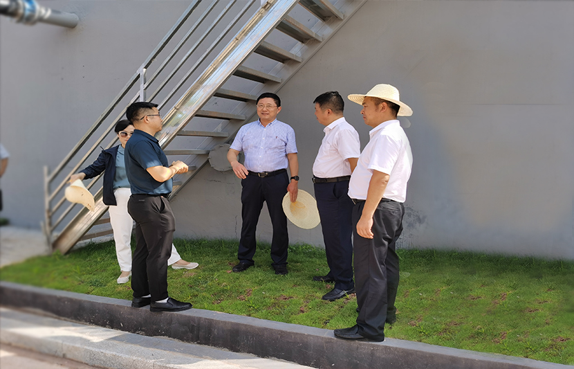 江西省生態(tài)環(huán)境廳副廳長級生態(tài)環(huán)境監(jiān)察專員、贛南專員辦主任喻子水一行蒞臨挺進環(huán)保和樂新村項目點視察調(diào)研