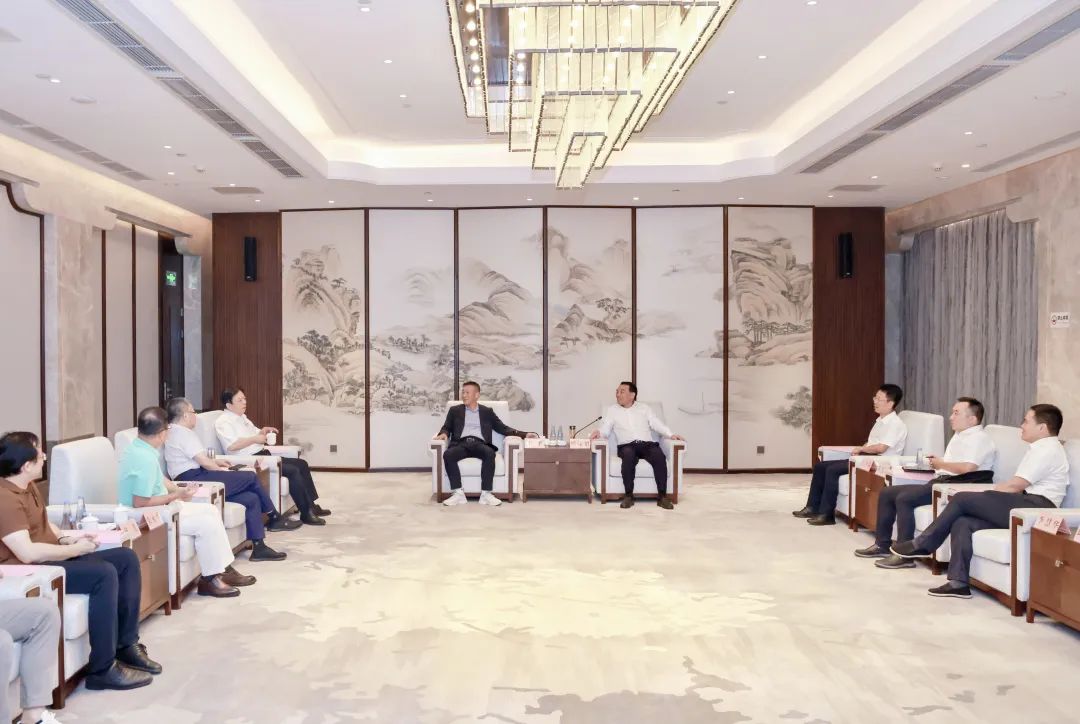 江西省萍鄉(xiāng)市委副書記、市長熊運浪會見天高集團李平總裁一行